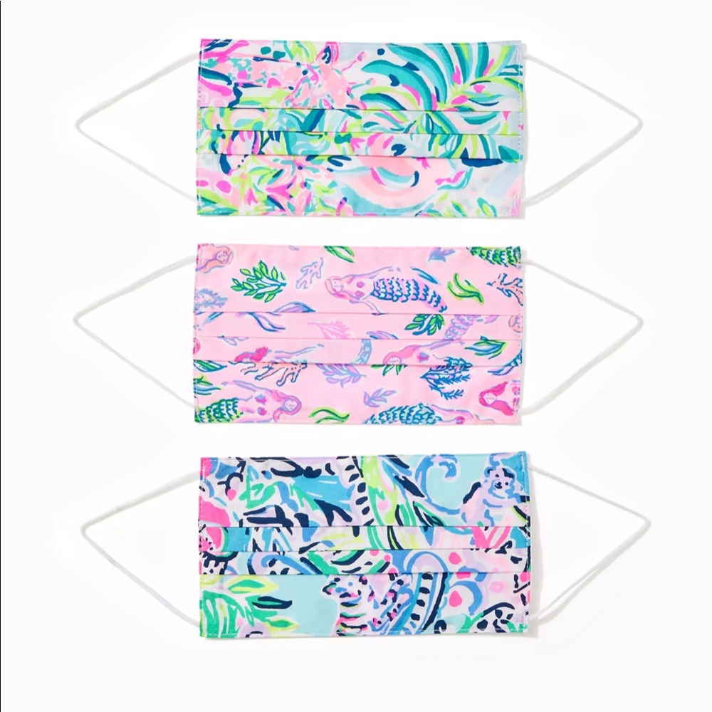 Brand new in package Lilly Pulitzer mask set (3)